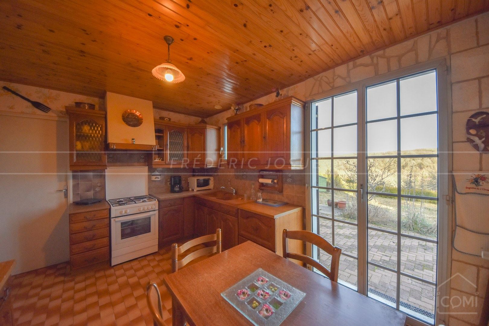 MAISON FAMILIALE DE PLAIN-PIED - AU CALME DANS UN CADRE NATUREL - VUE MAGIQUE - COUP DE COEUR photo 4